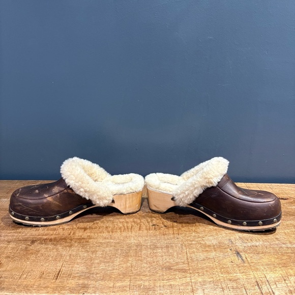 UGG Women’s Brown Wooden Shearling Lined Clogs - Picture 8 of 13